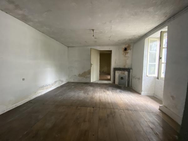 Bourg de Mosnac : Maison à rénover