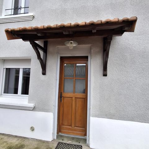 MAISON DE VILLE AVEC GARAGE ET COUR