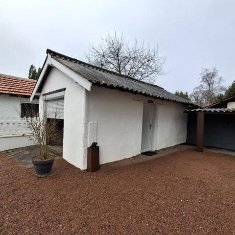 MAISON DE VILLE AVEC GARAGE ET COUR