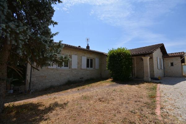 Propriété GRANGE + MAISON + GARAGES + PISCINE proche de LA ROCHEFOUCAULD EN ANGOUMOIS (16)