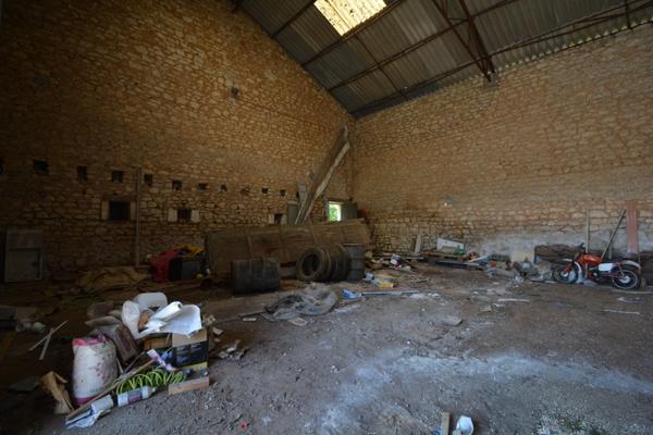 Propriété GRANGE + MAISON + GARAGES + PISCINE proche de LA ROCHEFOUCAULD EN ANGOUMOIS (16)