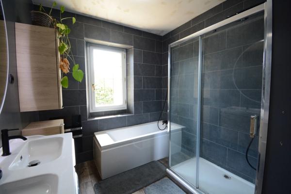 Propriété GRANGE + MAISON + GARAGES + PISCINE proche de LA ROCHEFOUCAULD EN ANGOUMOIS (16)