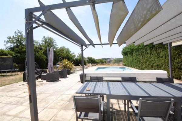 Propriété GRANGE + MAISON + GARAGES + PISCINE proche de LA ROCHEFOUCAULD EN ANGOUMOIS (16)