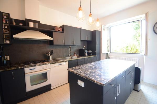 Propriété GRANGE + MAISON + GARAGES + PISCINE proche de LA ROCHEFOUCAULD EN ANGOUMOIS (16)