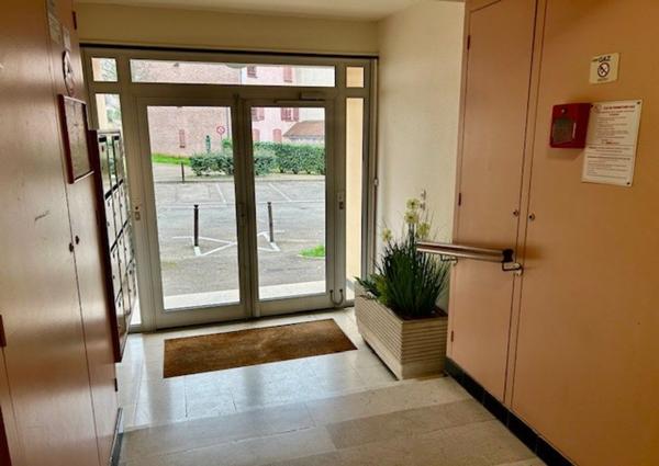 Parking + annexe + appartement