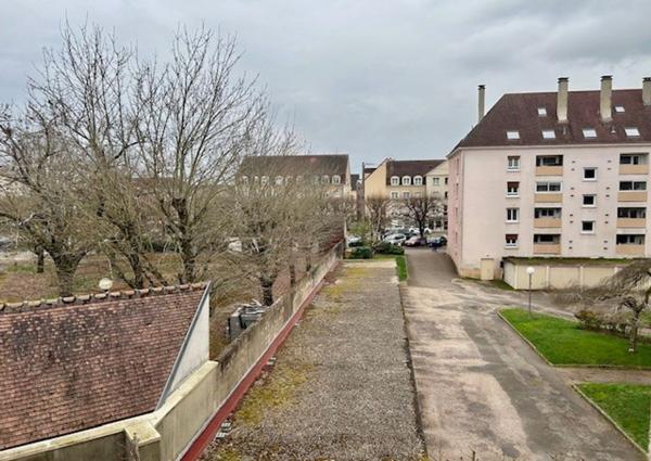 Parking + annexe + appartement