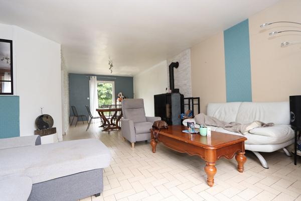 Maison de plain-pied, 107 m² habitables, grande dépendance, garage, terrain de 1870 m²