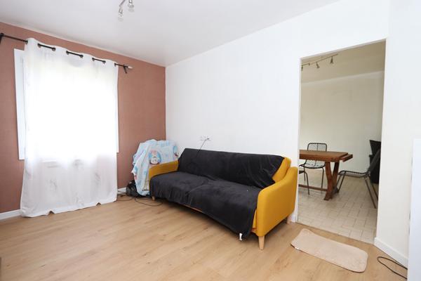 Maison de plain-pied, 107 m² habitables, grande dépendance, garage, terrain de 1870 m²