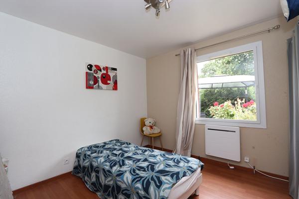 Maison de plain-pied, 107 m² habitables, grande dépendance, garage, terrain de 1870 m²