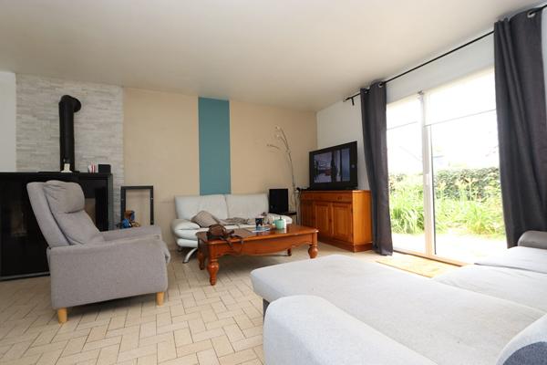 Maison de plain-pied, 107 m² habitables, grande dépendance, garage, terrain de 1870 m²