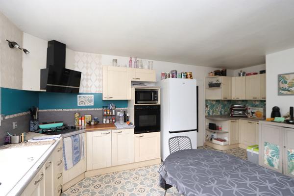 Maison de plain-pied, 107 m² habitables, grande dépendance, garage, terrain de 1870 m²