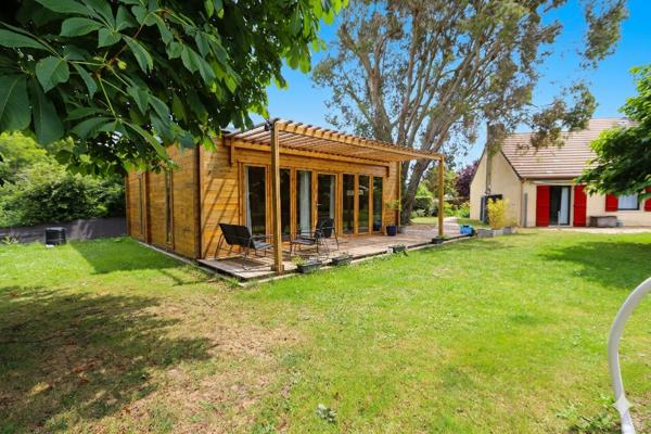 Maison de plain-pied, 107 m² habitables, grande dépendance, garage, terrain de 1870 m²