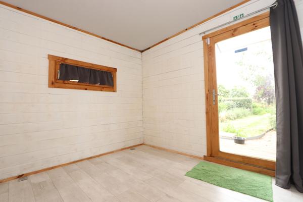 Maison de plain-pied, 107 m² habitables, grande dépendance, garage, terrain de 1870 m²