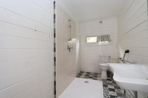Maison de plain-pied, 107 m² habitables, grande dépendance, garage, terrain de 1870 m²