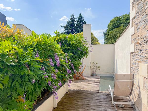 A vendre - Maison bourgeoise de 152 m², 5 chambres, avec cour et terrasse "Angers Centre/ André Leroy"