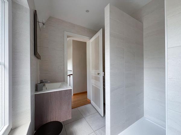 A vendre - Maison bourgeoise de 152 m², 5 chambres, avec cour et terrasse "Angers Centre/ André Leroy"