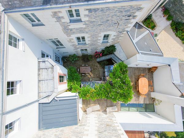 A vendre - Maison bourgeoise de 152 m², 5 chambres, avec cour et terrasse "Angers Centre/ André Leroy"