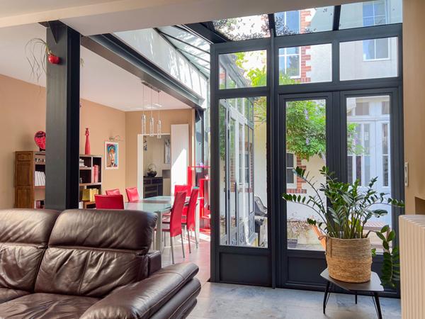 A vendre - Maison bourgeoise de 152 m², 5 chambres, avec cour et terrasse "Angers Centre/ André Leroy"
