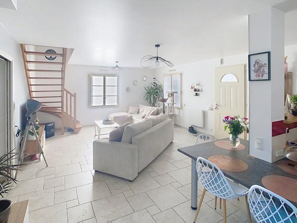 A vendre a Chateauneuf-sur-Sarthe, Maison moderne de 2008 avec beaux volumes !