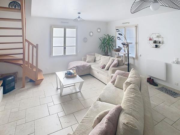 A vendre a Chateauneuf-sur-Sarthe, Maison moderne de 2008 avec beaux volumes !