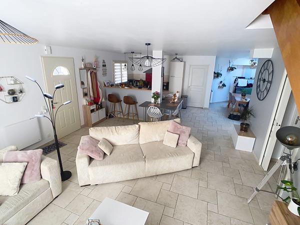 A vendre a Chateauneuf-sur-Sarthe, Maison moderne de 2008 avec beaux volumes !