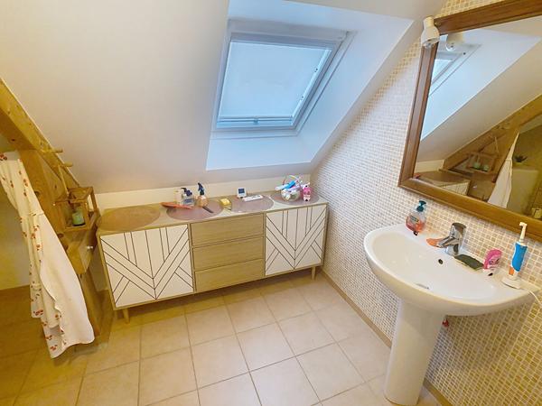 A vendre a Chateauneuf-sur-Sarthe, Maison moderne de 2008 avec beaux volumes !