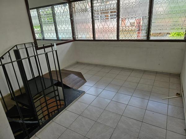 Local/bureau à vendre LES ABYMES (971)