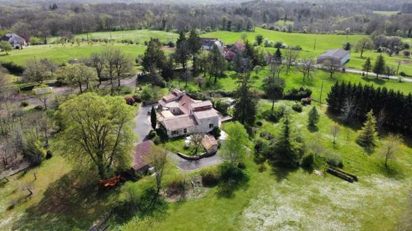 Maison ancienne - Martel Entre Martel, Brive la Gaillarde et Souillac, très belle propriété sur plus de deux hectares de terrain. Situation calme mais non isolée.