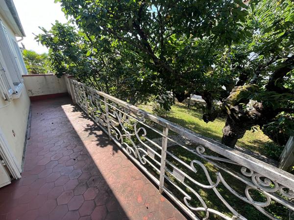 A VENDRE LAROQUE D OLMES grande Maison familiale avec atelier