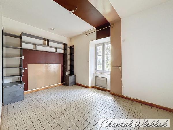 Maison en pierre à vendre corps de ferme à AUBENAS (07) - Terrain plat 1,4 ha