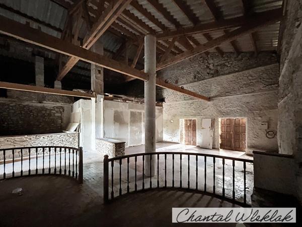 Maison en pierre à vendre corps de ferme à AUBENAS (07) - Terrain plat 1,4 ha