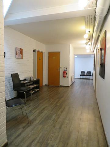 Situé à proximité des 2 Moulins, avenue de la Créativité à VILLENEUVE D'ASCQ, je suis un bureau de 36M² en rez-de-cha…