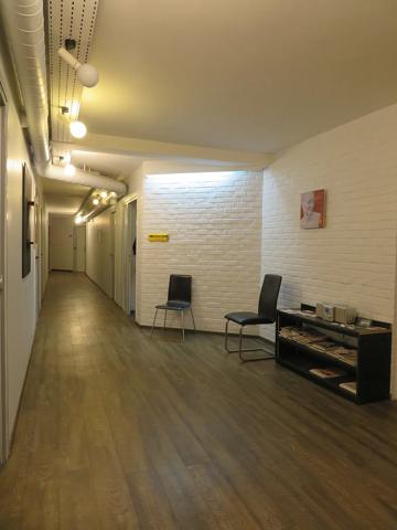 Situé à proximité des 2 Moulins, avenue de la Créativité à VILLENEUVE D'ASCQ, je suis un bureau de 36M² en rez-de-cha…