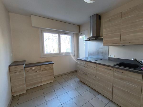 Pau,Appartement ,séjour double et 2 chambres,parking,ascenseur
