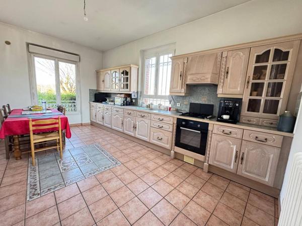 Maison Pontault Combault 8 pièce(s) 245 m2