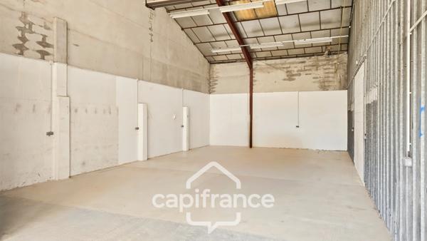 Dpt Saône et Loire (71), à louer proche de CHALON SUR SAONE Local artisanal de 145 m² avec parking