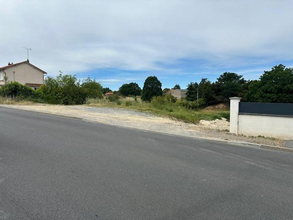 Terrain à vendre d'une superficie 1264 m2, borné et viabilisé, terrain prêt pour la construction