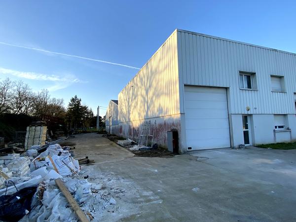 A LOUER : local d'activité d'environ 220 m2 - OUEST de NANTES