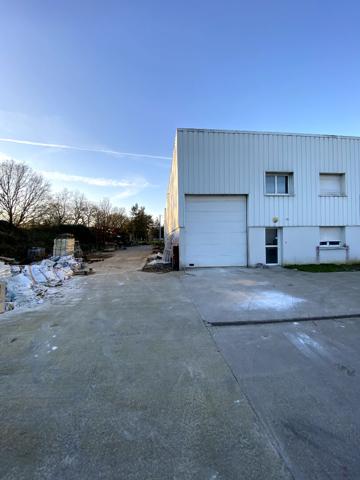 A LOUER : local d'activité d'environ 220 m2 - OUEST de NANTES