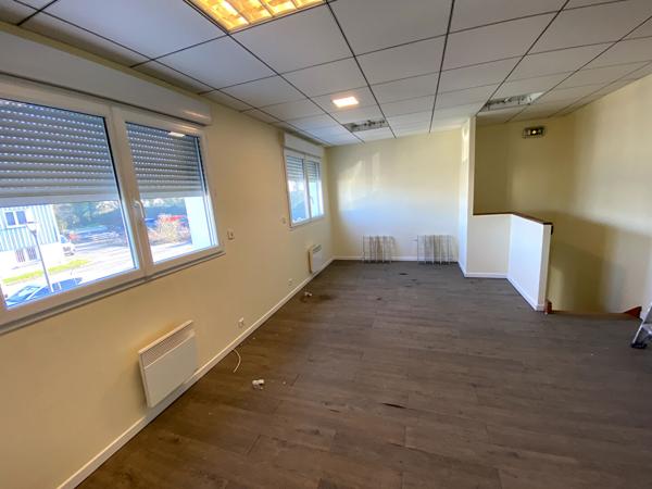 A LOUER : local d'activité d'environ 220 m2 - OUEST de NANTES