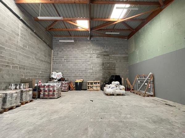 A LOUER : local d'activité d'environ 220 m2 - OUEST de NANTES
