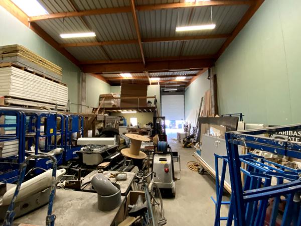 A LOUER : local d'activité d'environ 220 m2 - OUEST de NANTES