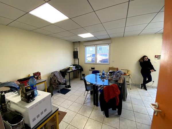 A LOUER : local d'activité d'environ 220 m2 - OUEST de NANTES