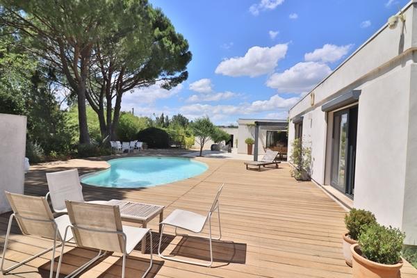 Propriété de 280m2 à Pujaut dans le Gard