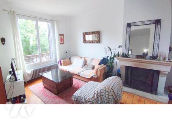 THIAIS - A 2 PAS DES COMMERCES - A 700m de la Mairie - A 10MIN A PIED DU RER