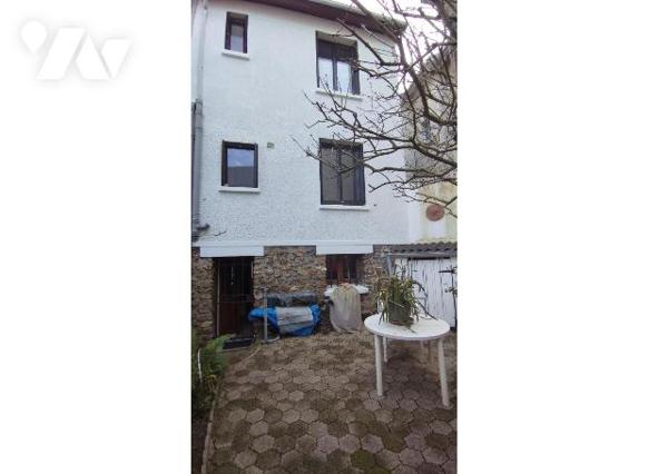 THIAIS - A 2 PAS DES COMMERCES - A 700m de la Mairie - A 10MIN A PIED DU RER