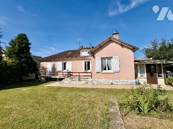 PAVILLON 5 PIECES AVEC DOUBLE GARAGE ET BEAU JARDIN