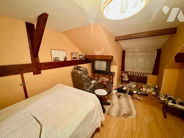 PAVILLON 5 PIECES AVEC DOUBLE GARAGE ET BEAU JARDIN