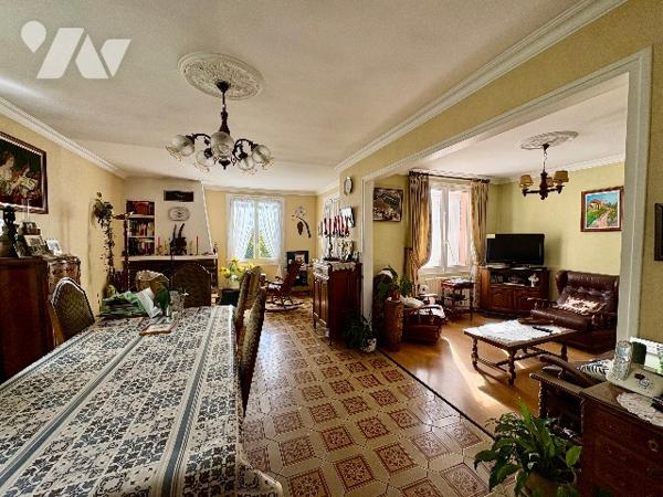 PAVILLON 5 PIECES AVEC DOUBLE GARAGE ET BEAU JARDIN