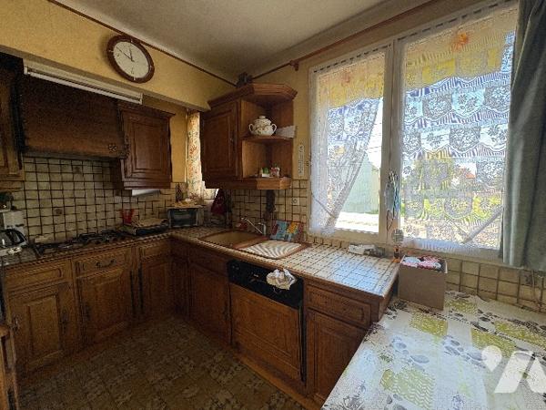 PAVILLON 5 PIECES AVEC DOUBLE GARAGE ET BEAU JARDIN